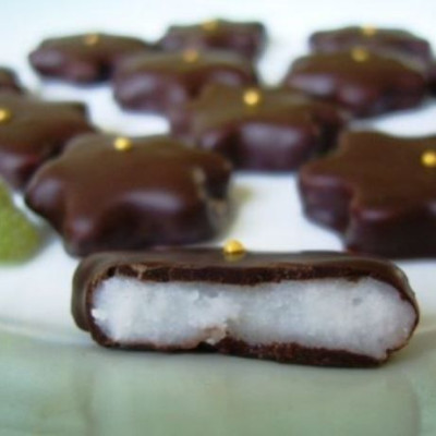 Εύκολα χριστουγεννιάτικα σοκολατάκια μέντας