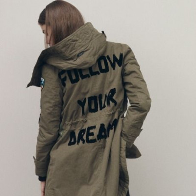 Off Duty: Τα κατάλληλα κομμάτια για να πετύχεις το ανεπιτήδευτα chic στυλ των μοντέλων