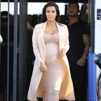 Η Kim Kardashian έφερε στον κόσμο τον γιο της!!