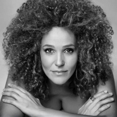 Η Εύη Σιαμαντά live στο Faust