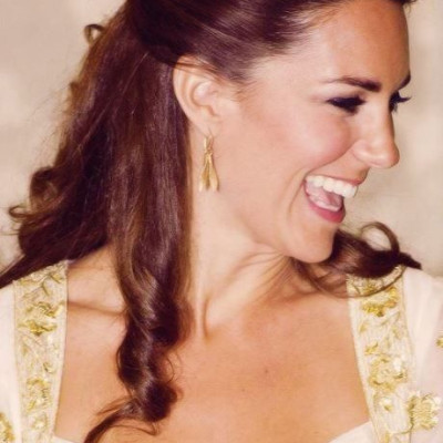 Αυτές οι φωτογραφίες θα σε πείσουν οτι η Kate Middleton είναι ίδια η μαμά της!