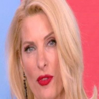 Μενεγάκη: Η κόρη της, Λάουρα, τηλεφώνησε στον αέρα της εκπομπής. Δείτε την αντίδρασή της