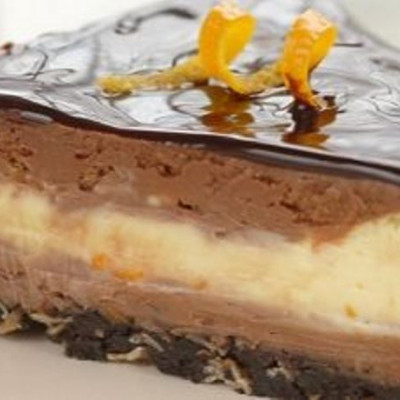 Γιορτινό cheesecake με σοκολάτα και πορτοκάλι