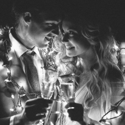 Εορταστικό σεξ: 4 tips για να το... «κάψετε» απόψε