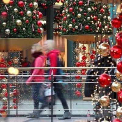 Εορταστικό ωράριο καταστημάτων – Ποιες μέρες θα παραμείνουν ανοιχτά