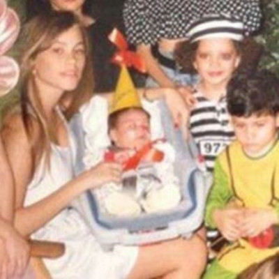 Την αναγνωρίζετε; Γέννησε όταν ήταν μόλις 19 ετών και άγνωστη στο ευρύ κοινό