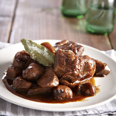 Χοιρινό με κυδώνια, μήλα και κάστανα