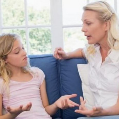 Σε ποια ηλικία εμφανίζεται η πρώτη περίοδος στα κορίτσια;