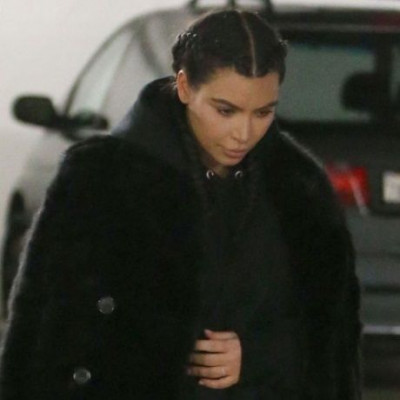 Kim Kardashian: Φανερά αδυνατισμένη στη νέα δημόσια εμφάνιση μετά τη γέννηση του γιου της