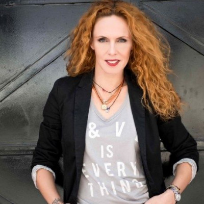 Απίστευτη αλλαγή: Δείτε το τελευταίο, ανατρεπτικό look της Εβελίνας Παπούλια