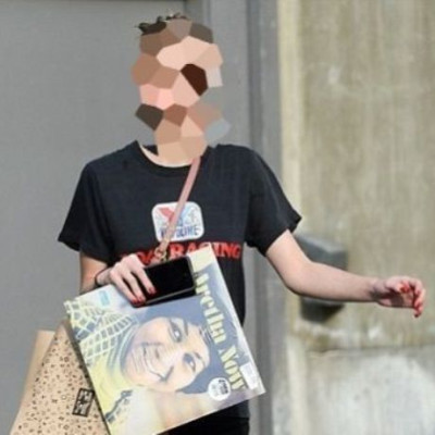 Είναι 16 χρονών και μοιάζει πολύ στη διάσημη μαμά της (φωτό)