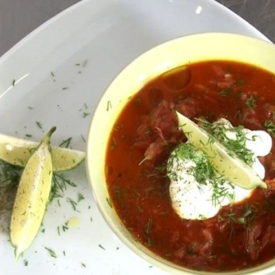 Σούπα με παντζάρι, λάχανο και μοσχάρι