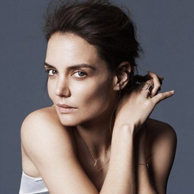 H Katie Holmes αρνείται κατηγορηματικά να παραδεχτεί ότι...