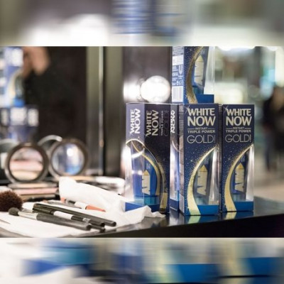 Λάμψη… που αξίζει χρυσό, πίσω από τα χείλη σου!