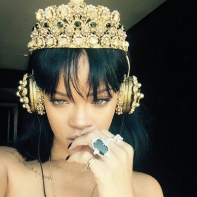 H Rihanna επέστρεψε και αυτά είναι έξι πράγματα που πρέπει να ξέρεις για αυτήν