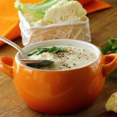 Σούπα με κουνουπίδι και γιαούρτι