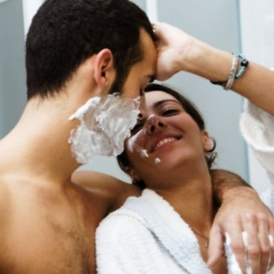 Δες ποιες «μικρές» κινήσεις του θα σε κάνουν να «λιώσεις» ανάλογα με το ζώδιό σου