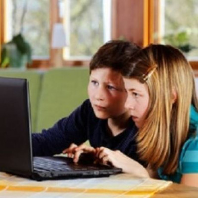 Το 30% των Ευρωπαίων γονέων δεν ελέγχει το παιδί του στο διαδίκτυο