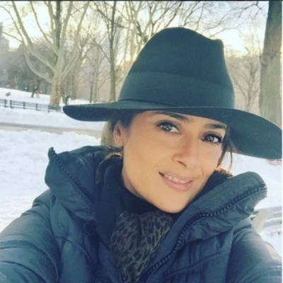 Εγκεφαλικά προκάλεσε η Salma Hayek στο νοσοκομείο με το ντύσιμο της