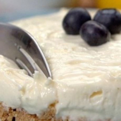 Ελαφρύ cheesecake λεμονιού χωρίς ψήσιμο (βίντεο)