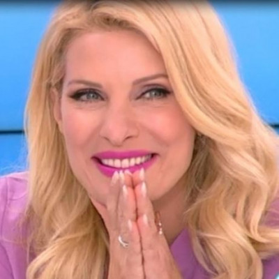 Ελένη Μενεγάκη: Αποκαλύπτει για πρώτη φορά τα κιλά της και μας αφήνει «κόκκαλο»