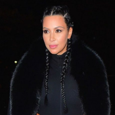 Kim Kardashian: Με στενή ολόσωμη φόρμα δύο μήνες μετά τη γέννηση του γιου της