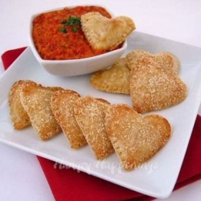 Γεμιστές καρδιές με μοτσαρέλα και πέστο κόκκινης πιπεριάς (βήμα-βήμα)