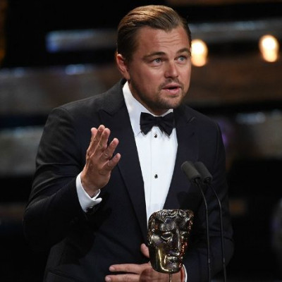 BAFTA 2016: O Leo σάρωσε ξανά και ευχήθηκε στη μαμά του χρόνια πολλά από τη σκηνή!