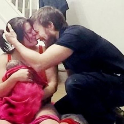 Ξεγέννησε τη γυναίκα του στο σπίτι και κατάφερε να καταγράψει τη γέννηση! (βίντεο)