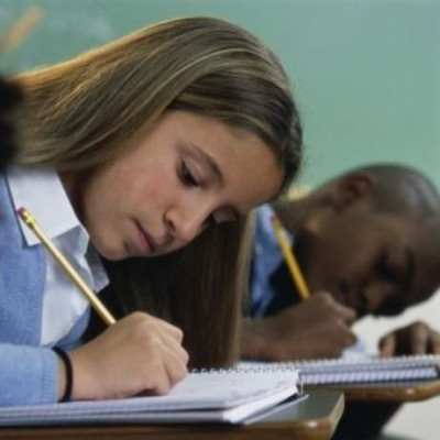 Πώς η έλλειψη ύπνου και η ώρα των διαγωνισμάτων επηρεάζουν την επίδοση των μαθητών