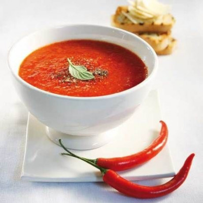 Πικάντικη σούπα με ψητές ντομάτες και πιπεριές