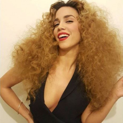 So cool! Η Κατερίνα Στικούδη μας δείχνει το σημερινό χτένισμά της!