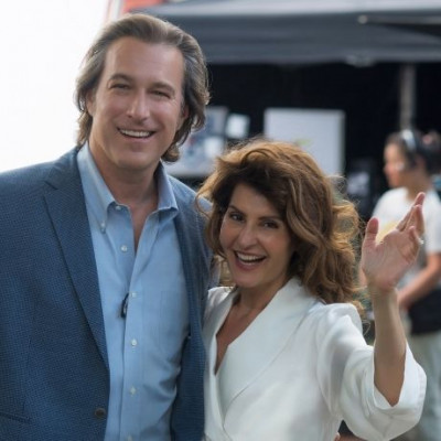 Η Νία Βαρντάλος μαθαίνει τον Τζον Κόρμπετ να παρουσιάζει στα ελληνικά!