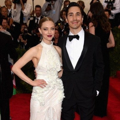 Η Amanda Seyfried επιβεβαίωσε τις φήμες που τη θέλουν ζευγάρι με τον Thomas Sadoski