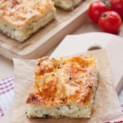 Τυρόπιτα σφολιάτας με φέτα, ανθότυρο και δυόσμο!