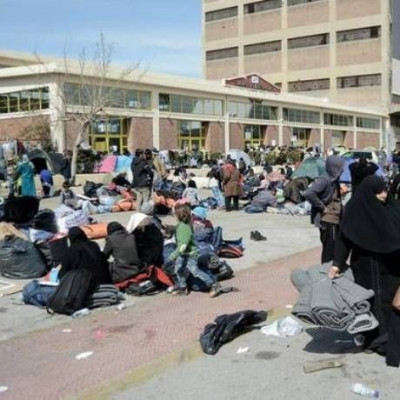 Προσπάθειες αποσυμφόρησης του Πειραιά - Ξεπερνούν τις 2.500 οι πρόσφυγες στο λιμάνι