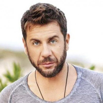 Ο Michael Jackson είναι εδώ! Δείτε την εκπληκτική μεταμφίεση του Γιώργου Μαζωνάκη