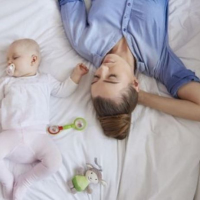 Γιατί οι γονείς που κοιμούνται μαζί με τα παιδιά τους, δεν το λένε;