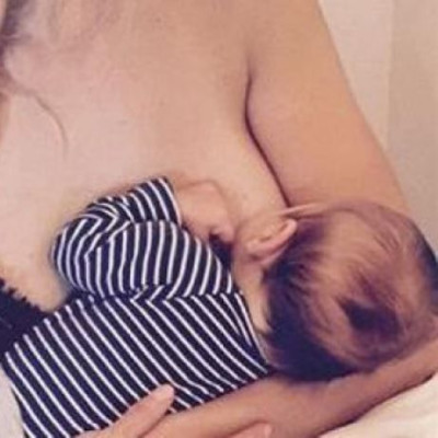 Η φωτογραφία θηλασμού που δημοσίευσε,τα αρνητικά σχόλια & η απάντηση σε όσους την έκριναν!