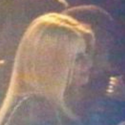 Παθιασμένα φιλιά έξω από το μαγαζί που εμφανίζεται η Βίσση