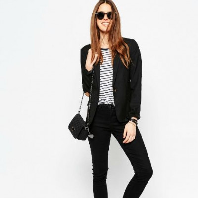 Πώς μπορώ να φορέσω το κλασικό μου μαύρο σακάκι την άνοιξη;