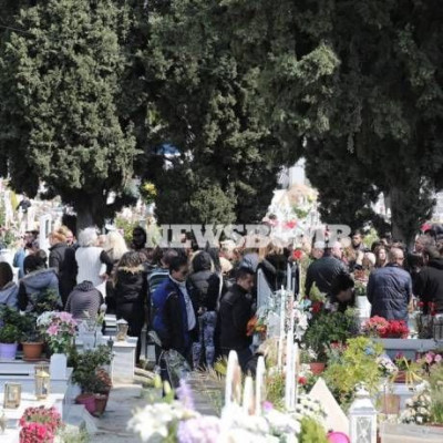 Μνημόσυνο Παντελίδη: Το τίμησαν με τραγούδια του στο νεκροταφείο (video+photos)