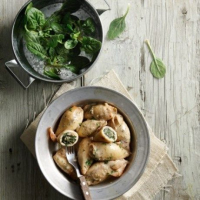 Καλαμαράκια γεμιστά με σπανακόρυζο