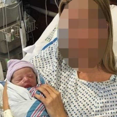 Γέννησε ένα υγιέστατο αγοράκι και μας αποκάλυψε το όνομά του, μαζί με την πρώτη φωτογραφία