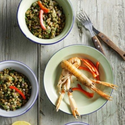 Φακοσαλάτα με καραβίδες και φρέσκα μυρωδικά