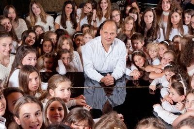 Η Παιδική Χορωδία του Σπύρου Λάμπρου στο Gazarte