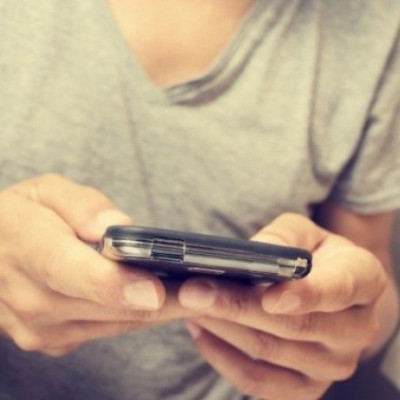 Γιατί δεν πρέπει να παίρνετε το κινητό στην τουλέτα