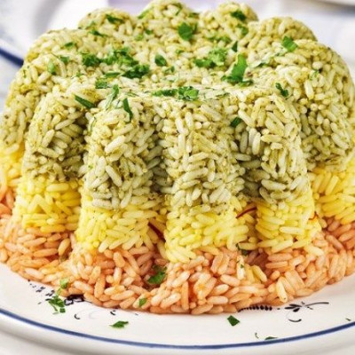 Τρίχρωμο ρύζι σε φόρμα