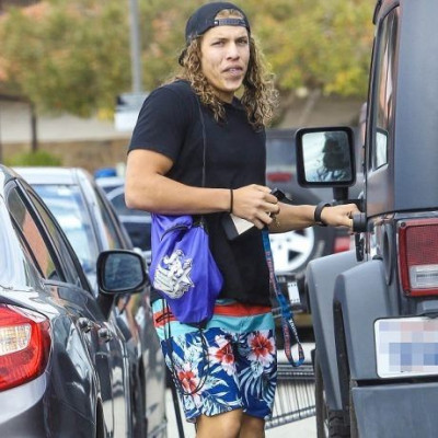 Μαντεύετε ποιου διάσημου σταρ είναι γιος ο 18χρονος νεαρός;