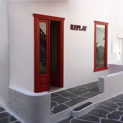 Το νέο Replay Store άνοιξε τις πόρτες του στη Μύκονο!